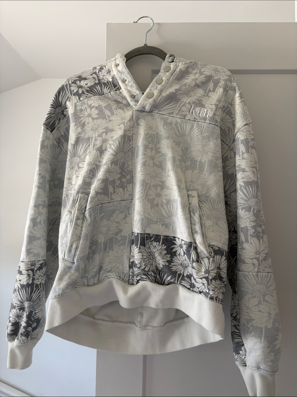 Kith Limited Edition XS Hoodie in Cream and Charcoal Floral